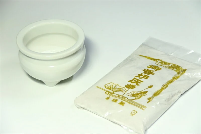 国産白陶器香炉 3寸 香炉灰300g付